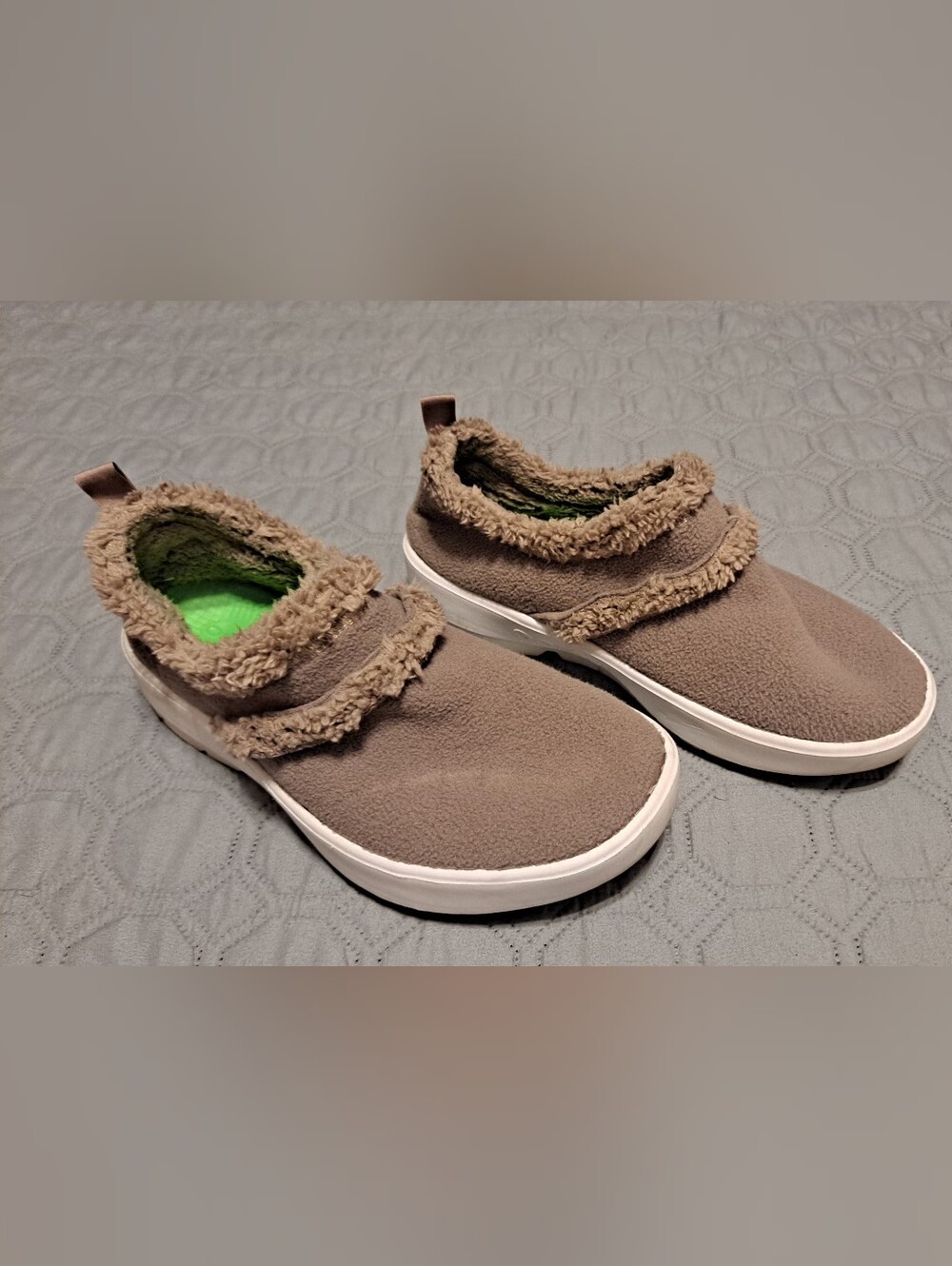 Oofos  Cozy Slip-On Shoes in Taupe with Faux-Fur Trim Sz 9W
